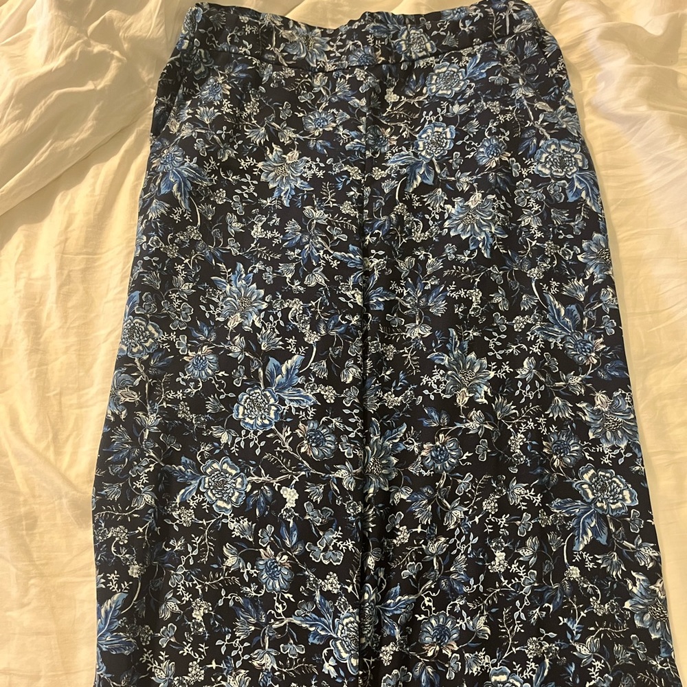 h&m blue floral cropped trousers size 10 in good condition